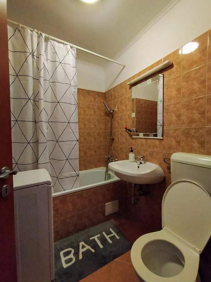 Spacious Apartment In Hip Neighborhood Budapest 0*,